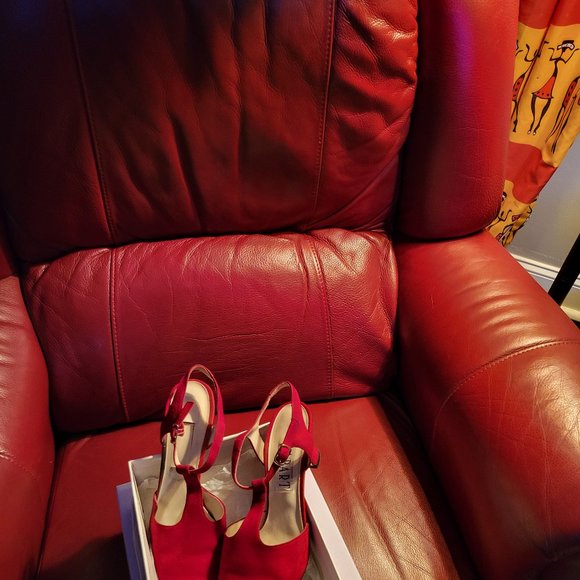 Shoes - Picture 1 of 4